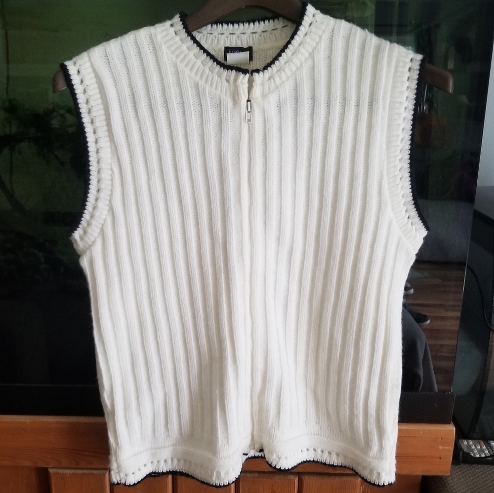 💚 B2G1 NWOT women's Juncture cream white sweater sleeveless vest zip shirt